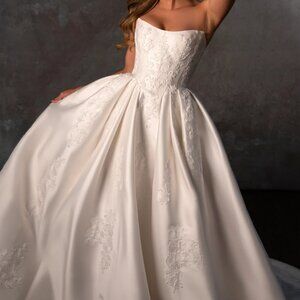 Essense of Australia Wedding Dress D4265